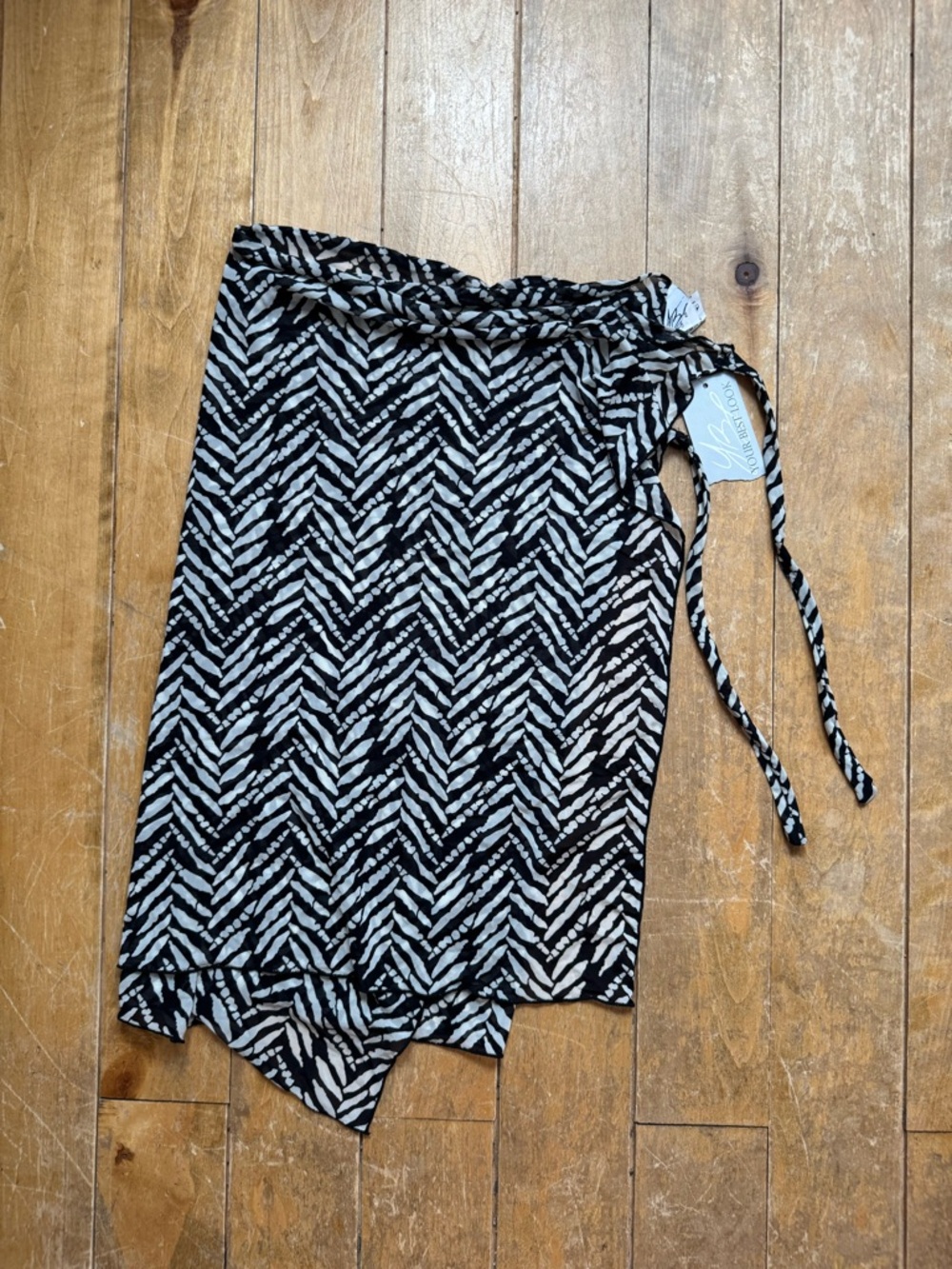 Your Best Look (YBL) black and white patterned sarong swimsuit cover-up wrap